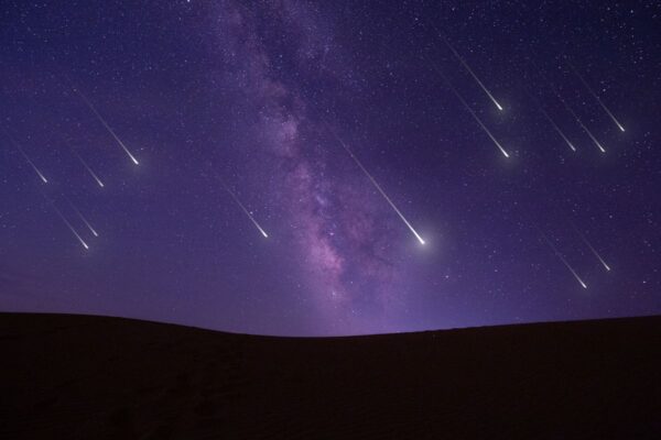 Fenomena Astronomi Mei 2025: Flower Moon dan Hujan Meteor May Lyrids